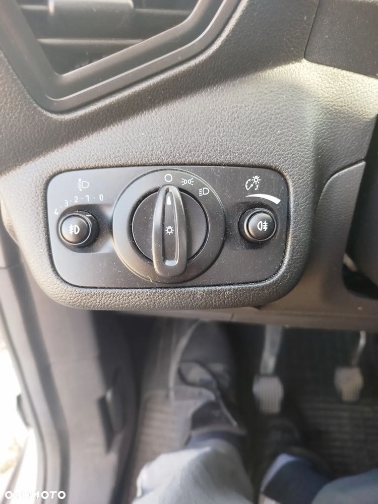 Ford C-MAX ver-1-5-tdci-edition - 19