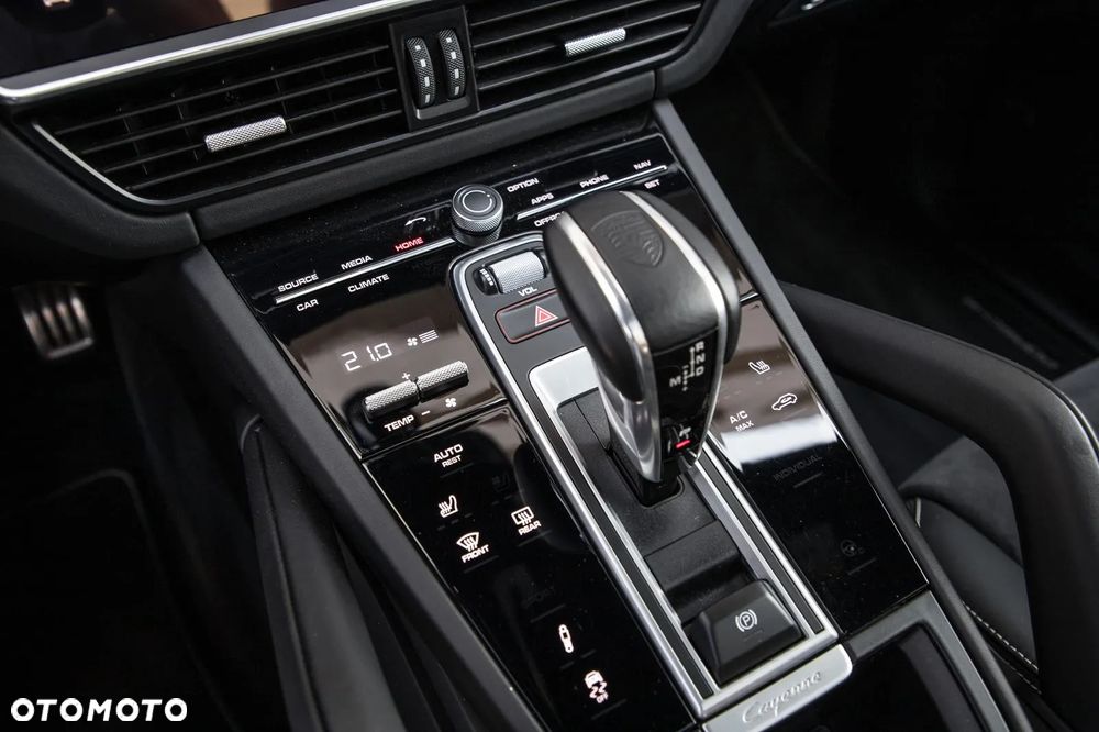Porsche Cayenne Coupe GTS - 19