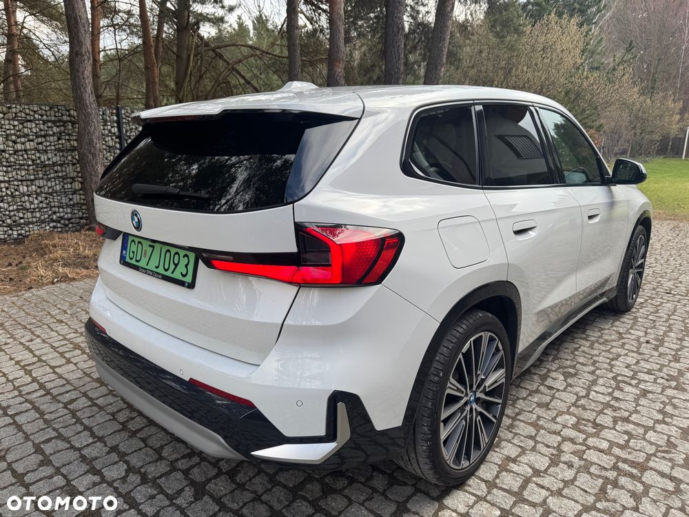 BMW iX1 xDrive30 66.5kWh xLine - 22