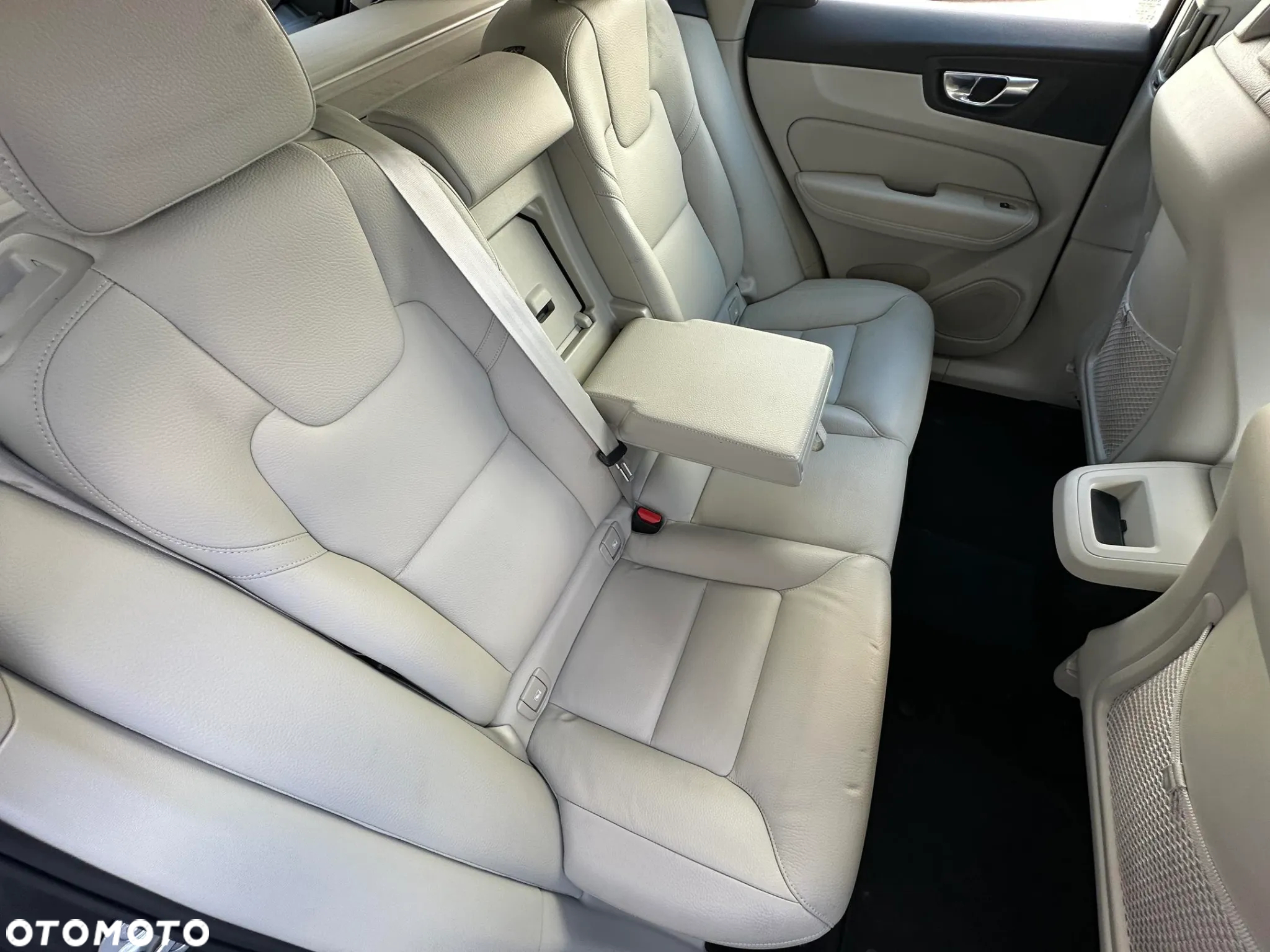 Volvo XC 60 B4 D AWD Inscription - 17