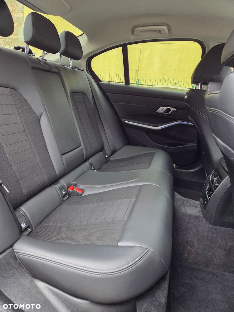 BMW Seria 3 320d Sport Line - 17
