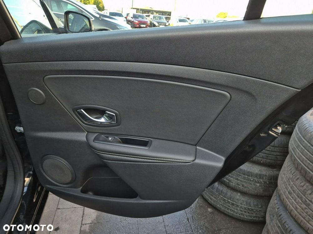 Renault Megane ENERGY TCe 130 BOSE EDITION - 21