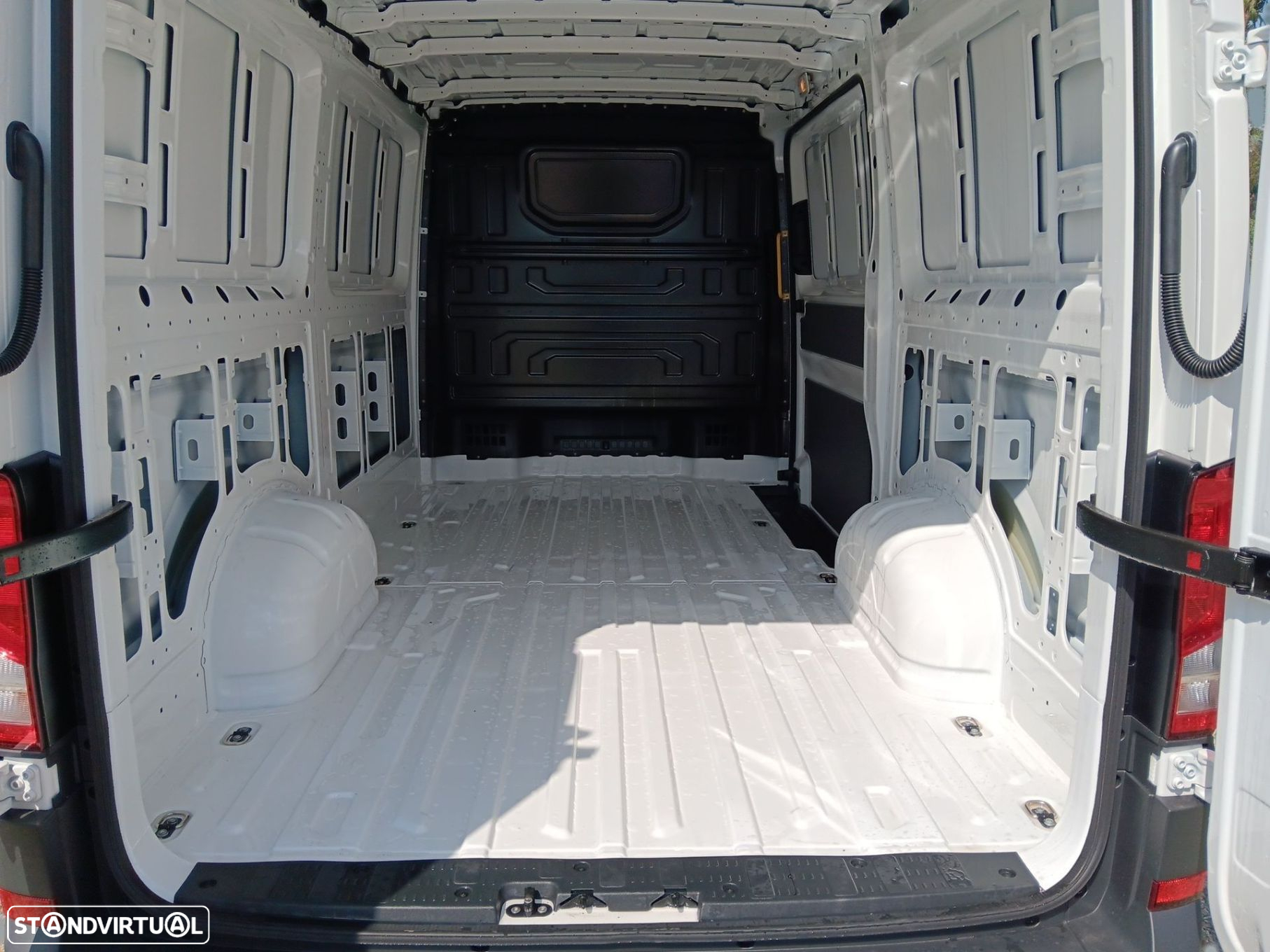 VW Crafter 35 CCb Simp L3 2.0TDI Tras - 13