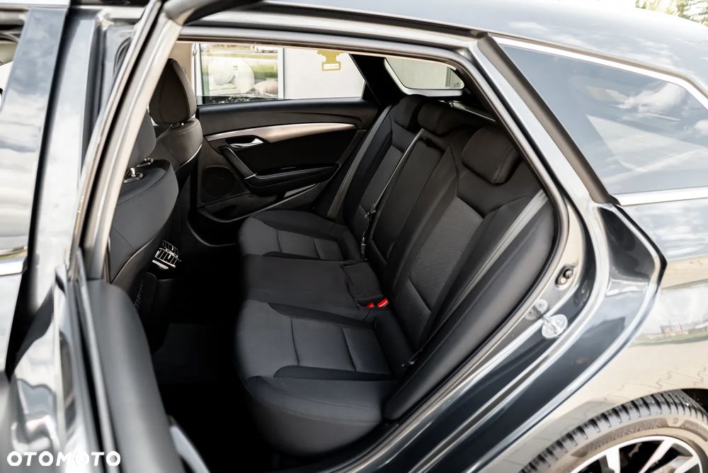Hyundai i40 Kombi 1.7 CRDi DCT Premium - 37