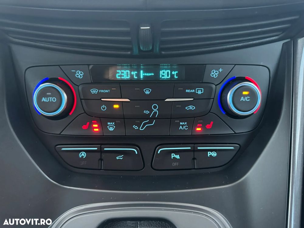 Ford Kuga 2.0 TDCi 4x4 Aut. Vignale - 9