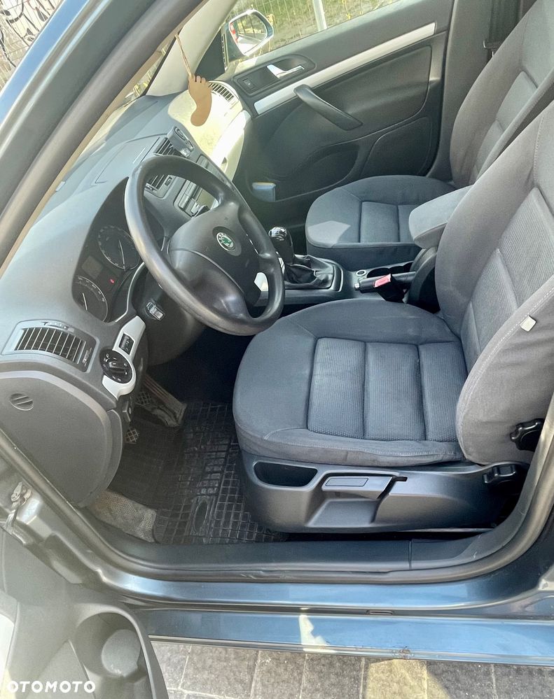 Skoda Octavia 1.6 Ambiente - 11