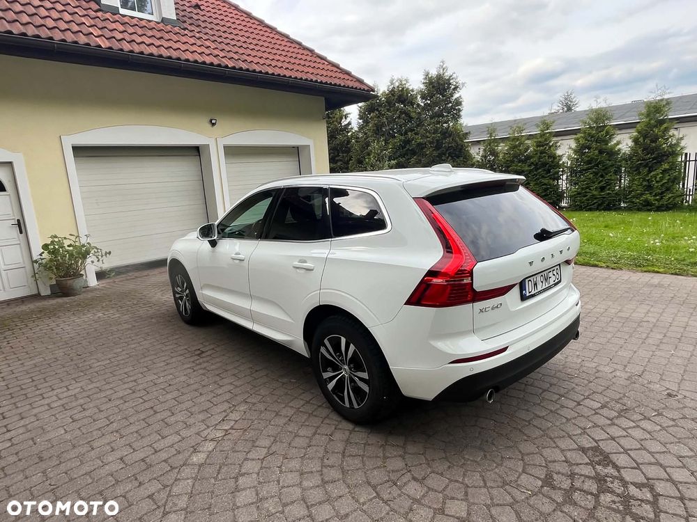 Volvo XC 60 T4 Momentum Pro - 4