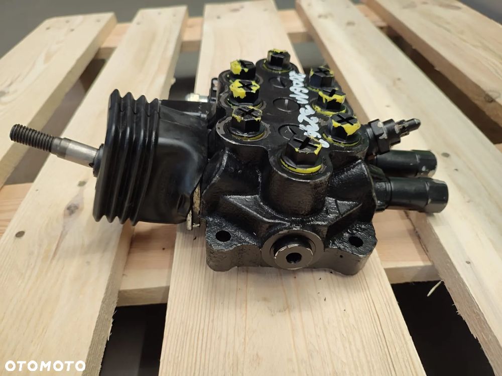 Rozdzielacz hydrauliczny 200061132368 BUCHER - 4