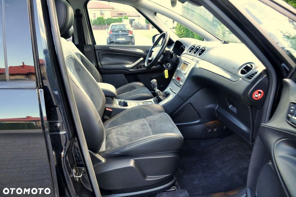 Ford S-Max - 17