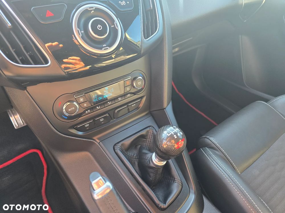 Ford Focus 2.0 EcoBoost ST mit Leder-Exclusiv-Paket - 20