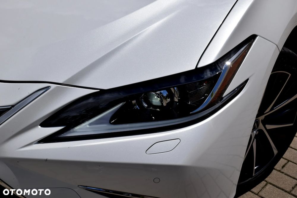 Lexus ES 300h Prestige - 34
