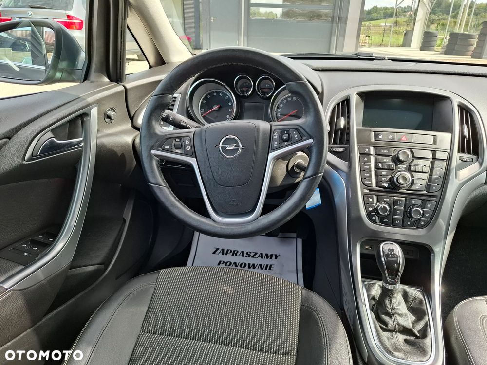 Opel Astra 1.6 T SIDI Cosmo S&S - 12