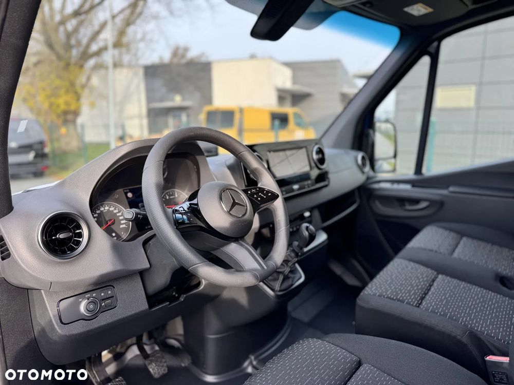 Mercedes-Benz Sprinter - 11