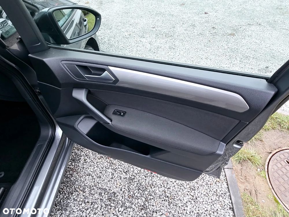 Volkswagen Touran - 25