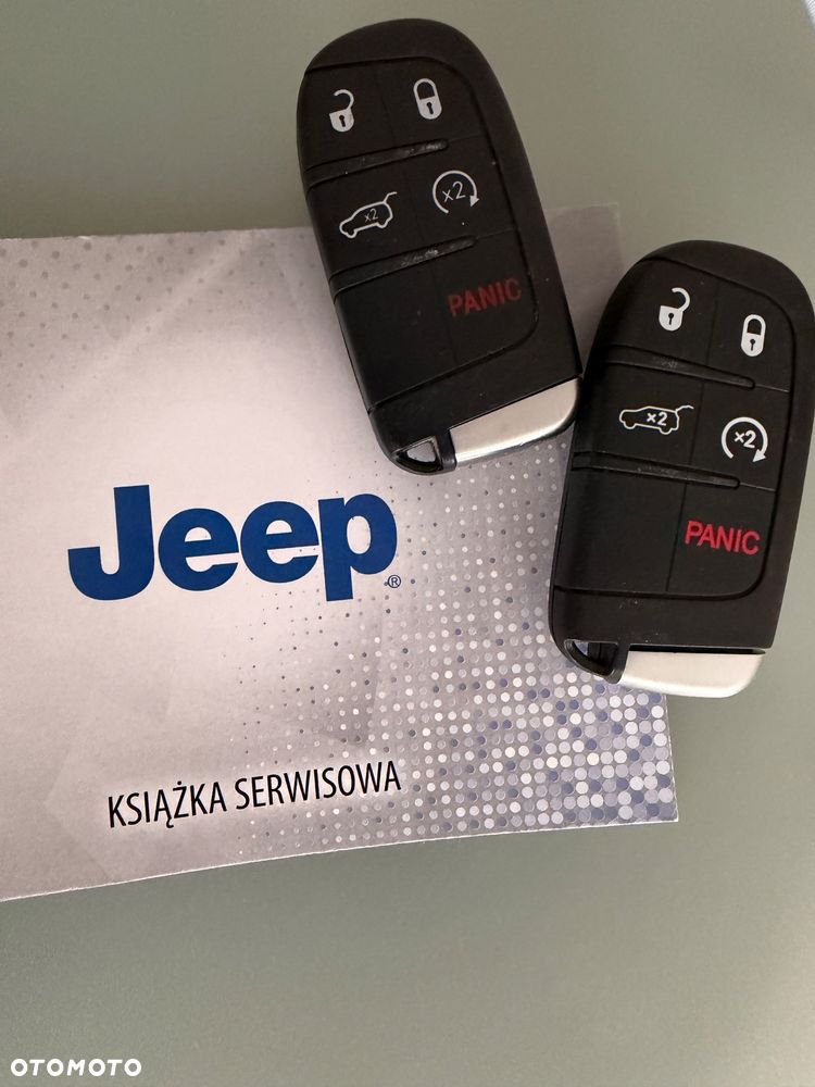 Jeep Grand Cherokee - 33