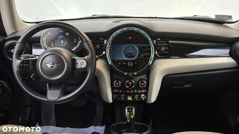 MINI Cooper SE Classic Trim - 15