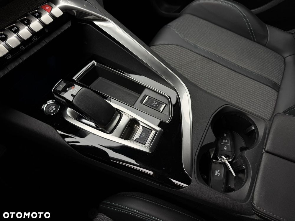 Peugeot 3008 1.6 PureTech Hybrid PHEV Allure S&S EAT8 - 28
