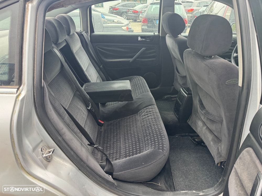 VW Passat 1.9 TDi Confortline - 16