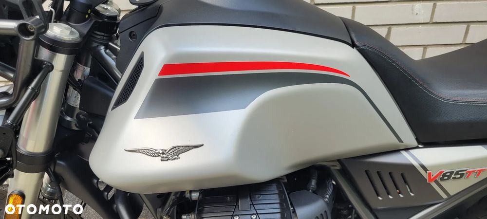 Moto Guzzi V85 - 32