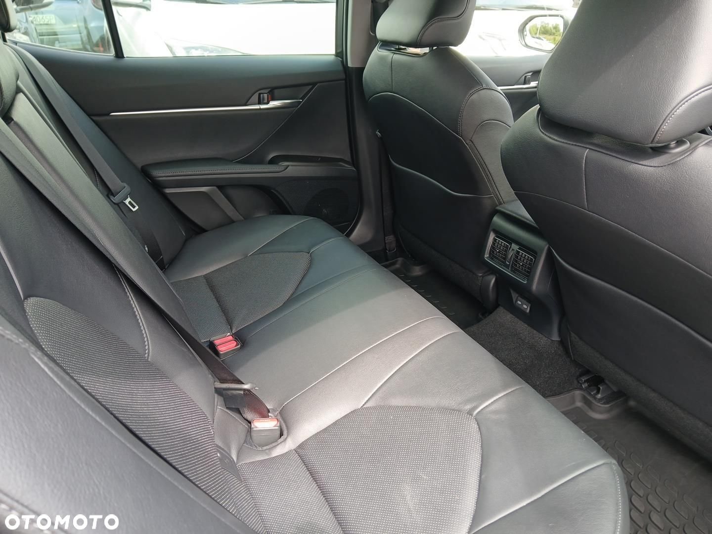 Toyota Camry - 10
