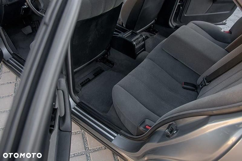 BMW Seria 5 525i - 33