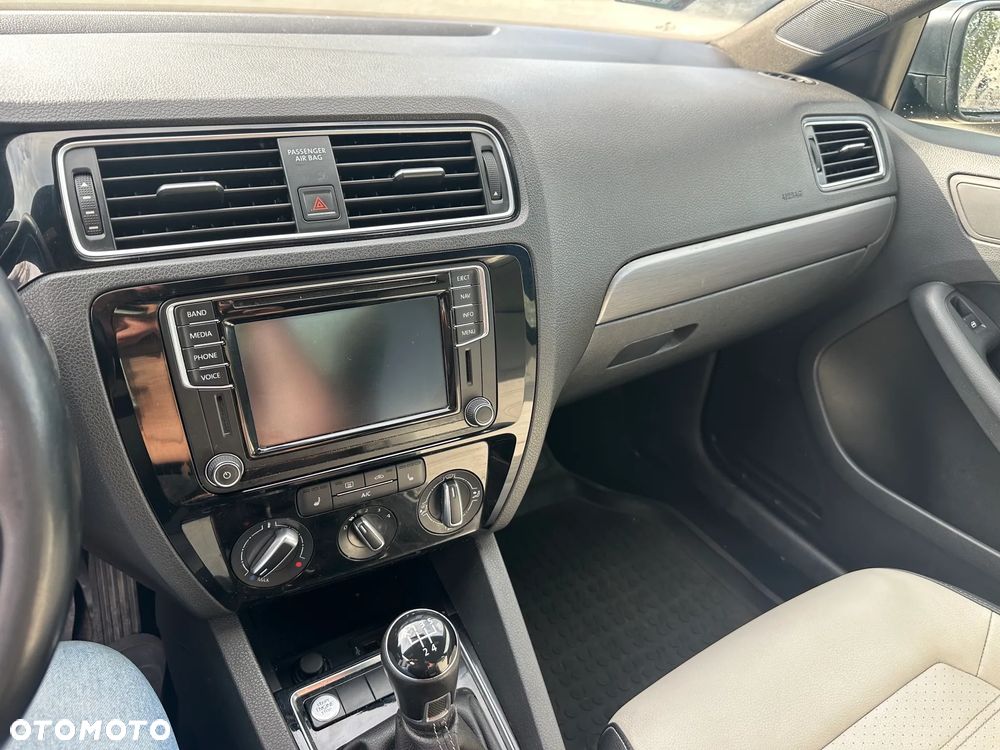 Volkswagen Jetta 1.8T SE - 13