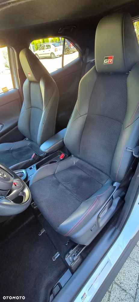 Toyota Yaris Cross Hybrid 1.5 GR Sport - 16
