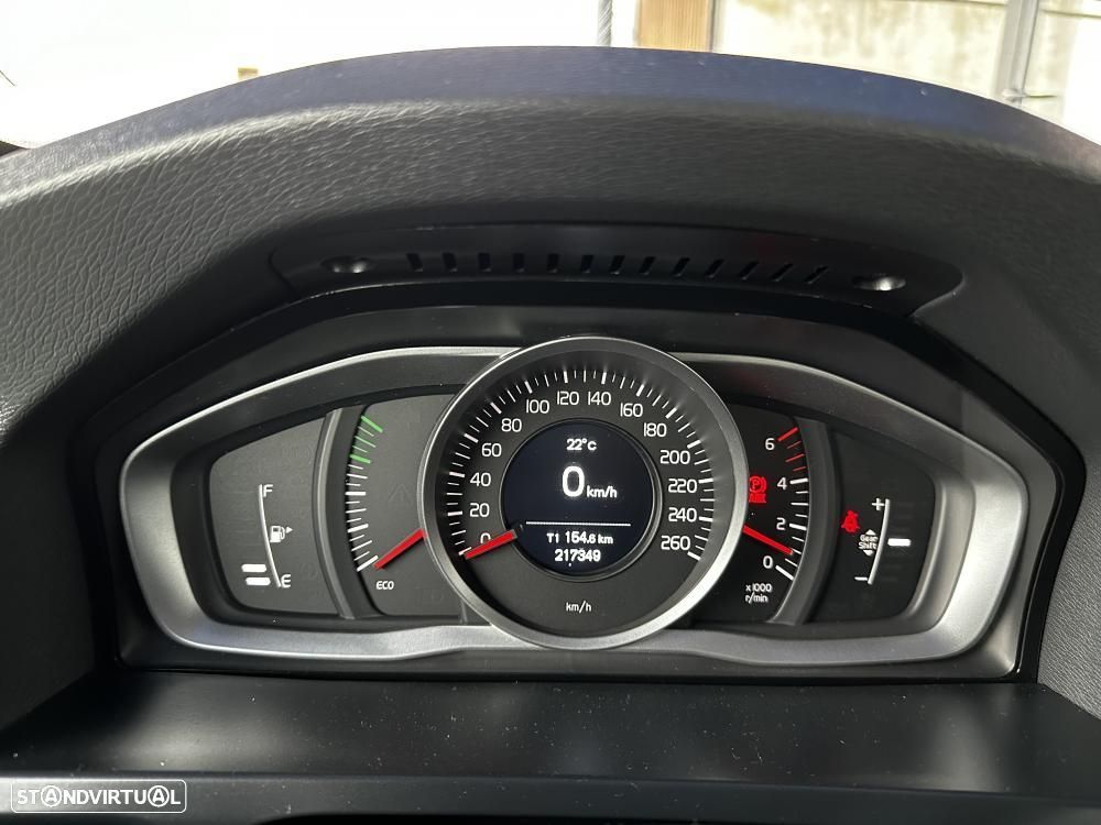 Volvo V60 2.0 D2 Momentum - 25
