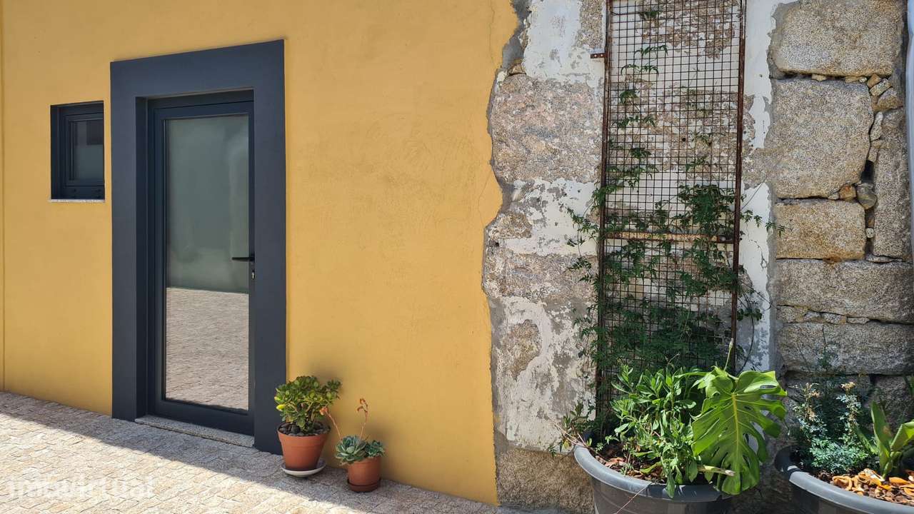 4 casas com tipologias T1, em terreno de  692m2,  à Marina do Freixo - Grande imagem: 3/51