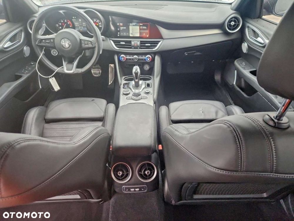 Alfa Romeo Giulia - 8