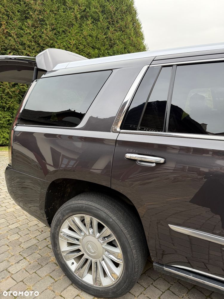 Cadillac Escalade - 7