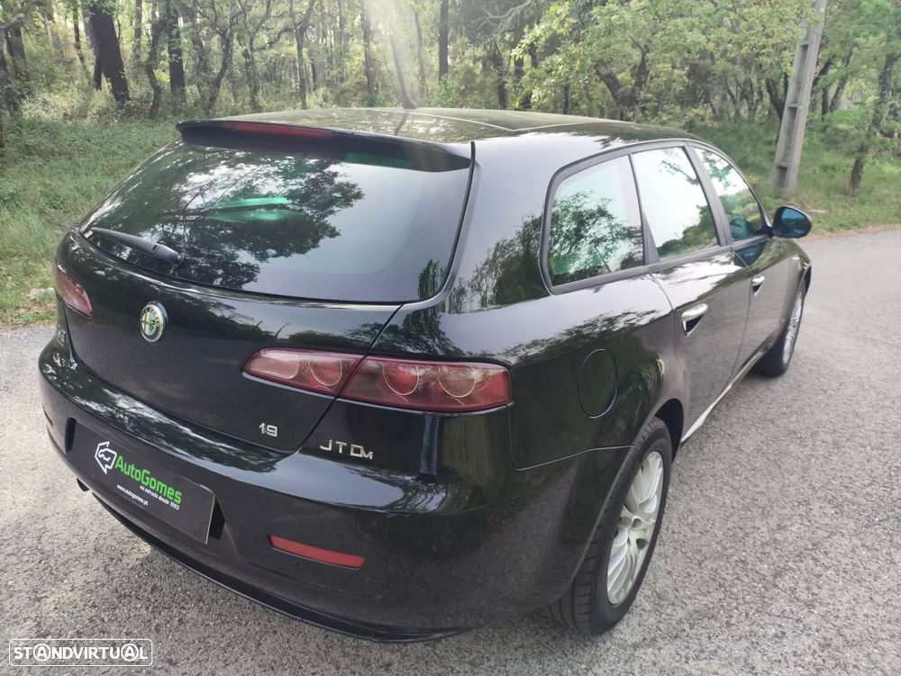 Alfa Romeo 159 Sportwagon 1.9 JTDm 16V Elegante - 13