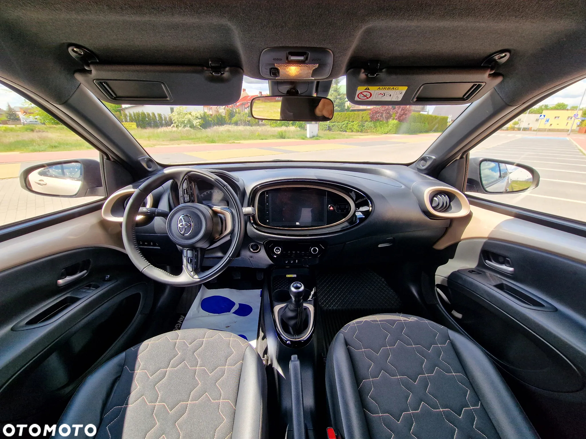 Toyota Aygo X 1.0 VVT-i JBL - 15