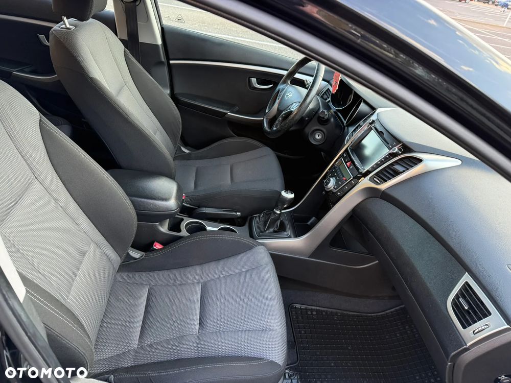 Hyundai i30 blue 1.6 CRDi Trend - 14