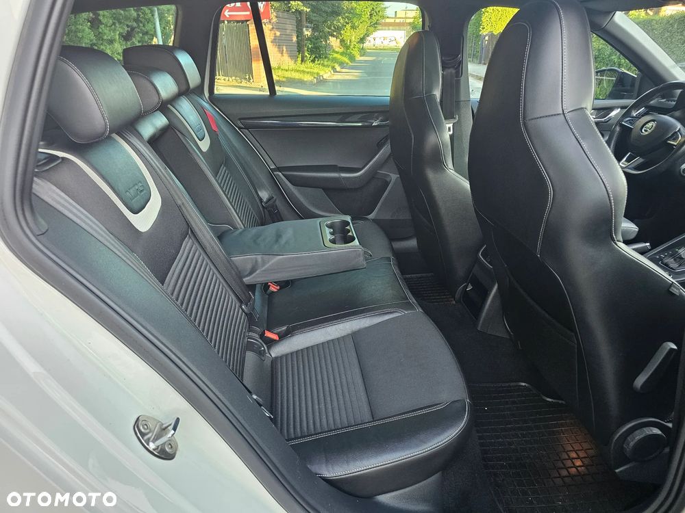 Skoda Octavia 2.0 TDI RS DSG - 17