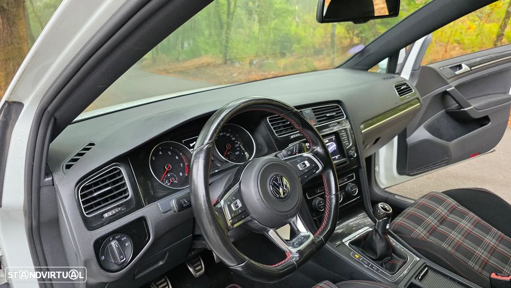 VW Golf 2.0 GTI - 18
