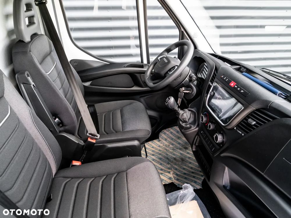 Iveco Daily 35S16H 3.0 kontener z windą - 9
