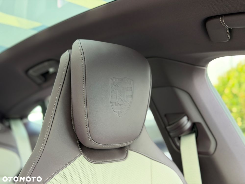 Porsche Taycan 105kWh Performance Plus - 31