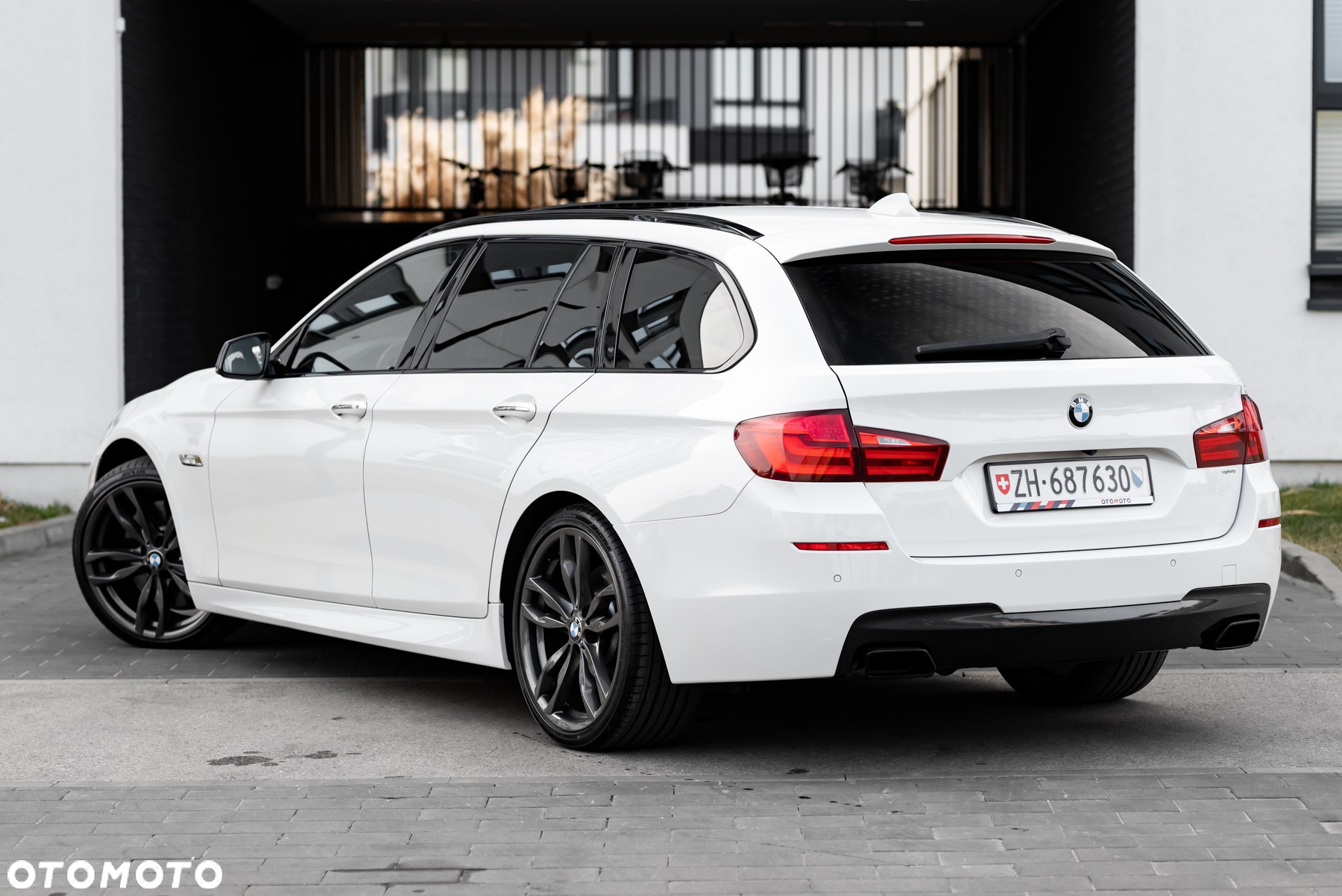 BMW Seria 5 M550d xDrive Touring Sport-Aut - 10