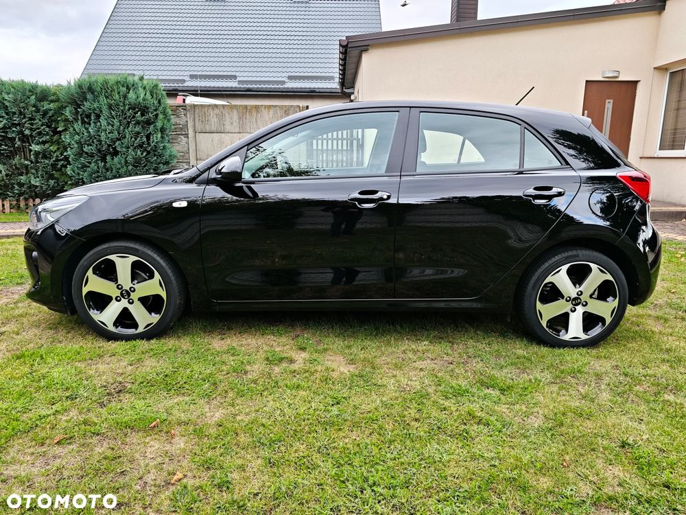 Kia Rio 1.2 L - 6