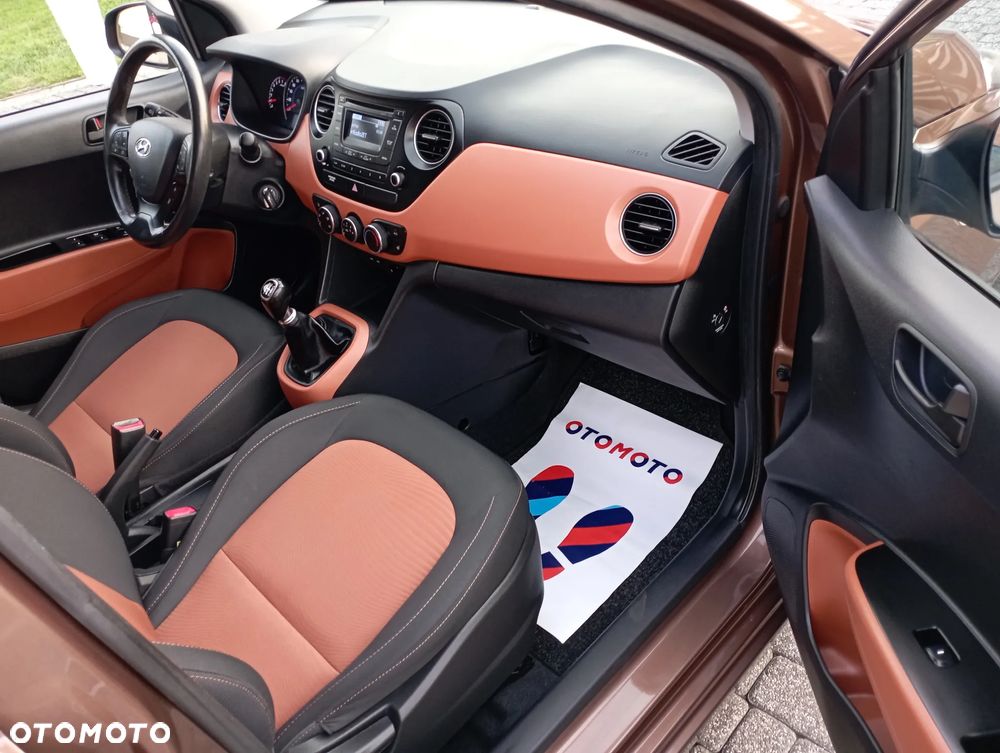 Hyundai i10 1.0 Fifa World Cup Edition - 12