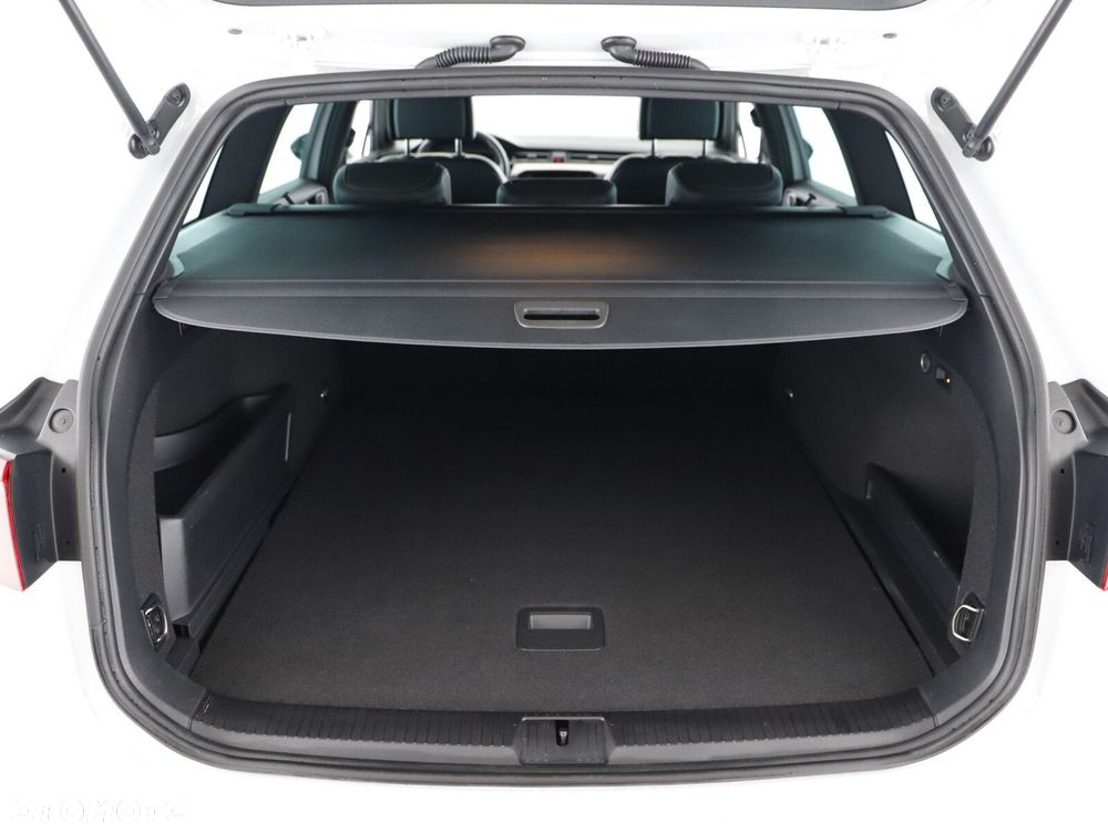 Volkswagen Passat Variant 2.0 TDI 4Mot Elegance DSG - 24