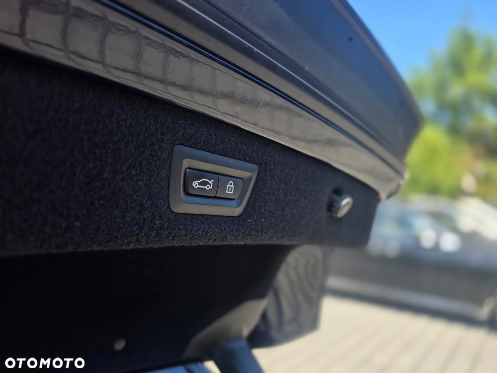 BMW Seria 8 - 33