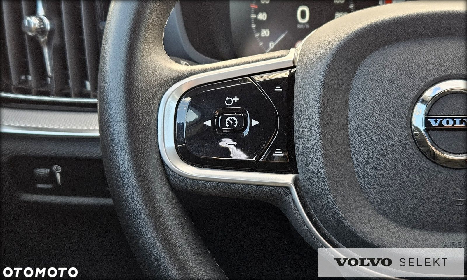 Volvo V60 B3 B R-Design - 12