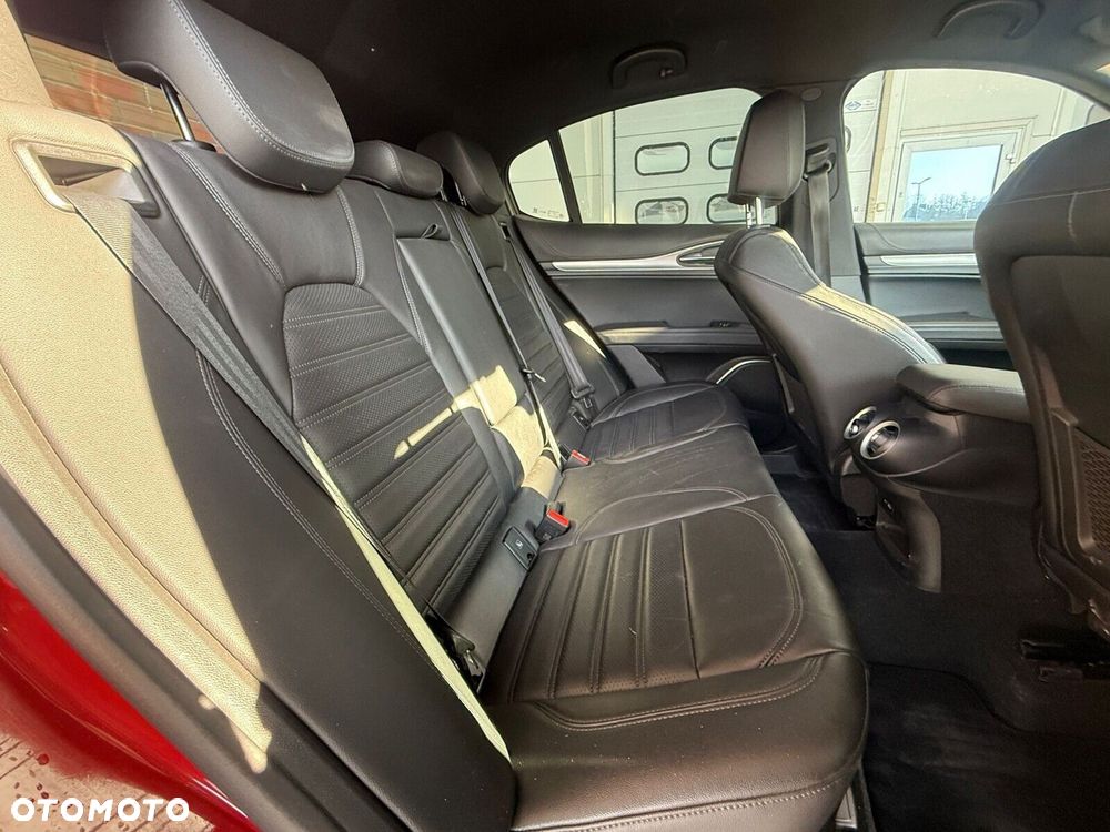 Alfa Romeo Stelvio - 13