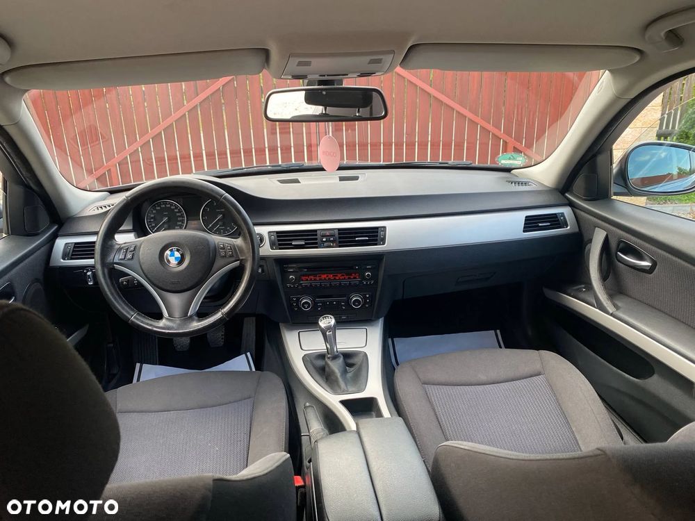 BMW Seria 3 318i - 29