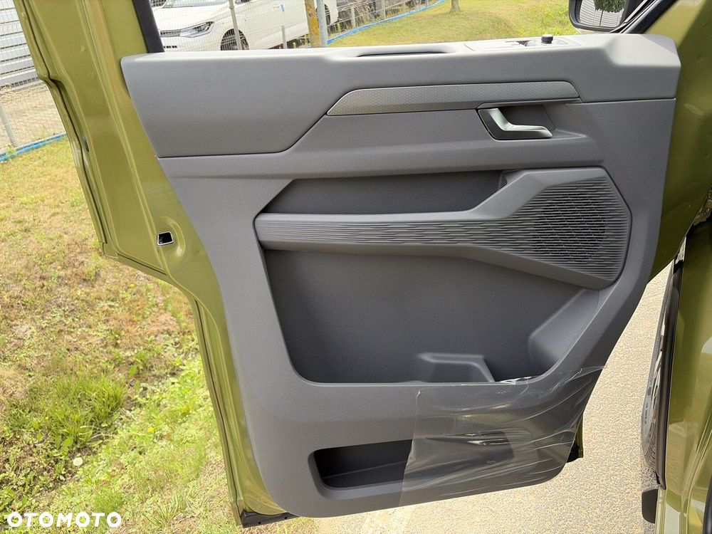 Volkswagen Caravelle - 11