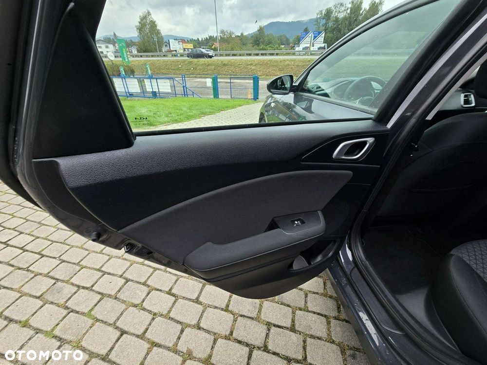 Kia Ceed - 27
