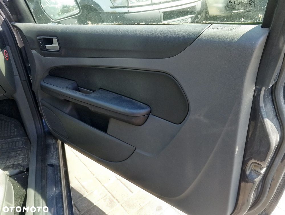 Ford Focus mk2 (04-07r.) 1.6B 100KM. Silnik C16HDEZ Skrzynia CIB5 lakier C6 / 6DYE – Sea Grey.Cały na części. GWARANCJA !!!  Przód Tył Zestaw Komplet Drzwi Klapa Zderzak Błotnik Maska Grill Atrapa Szyba Pas Lampa Lusterko Boczki Fotel Kanapa Kokpit Deska Rozdzielcza Przełącznik Włącznik Sterownik Przewody Wiązka Instalacja Moduł Komputer Czujnik Listwa Pompa Alternator Wtryski Głowica Rozrusznik Kompresor Sprzęgło Dwumas Silnik Skrzynia ABS Klimatyzacji Paliwa Wspomagania Kolektor Turbina Przepustnica Zawór Chłodnica Koło Hak Belka Sanki Zawieszenie Mcpherson Półoś Amortyzator Wydech Tłumik Zacisk Most - 11