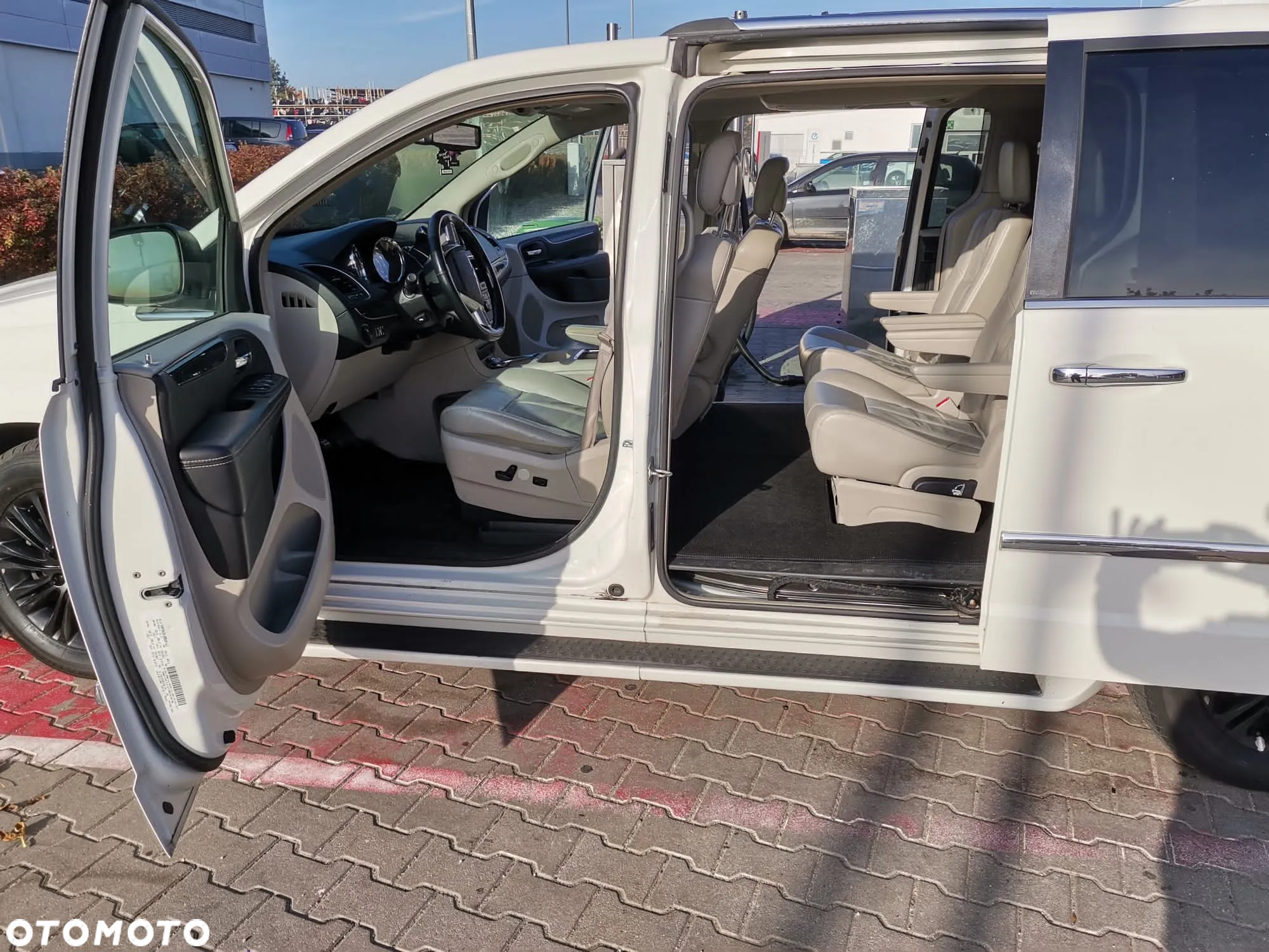 Chrysler Town & Country 3.6 Limited - 24